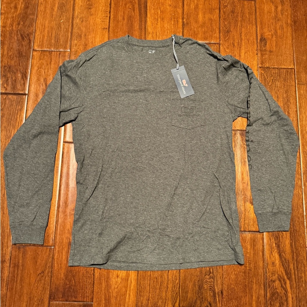 Vineyard Vines Men’s Graphic Whale Long Sleeve Tee
